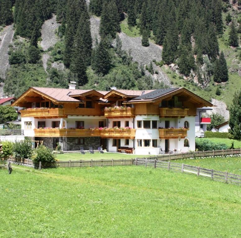 ניוסטיפט אים סטובאיטל Landhaus Alpensonne מראה חיצוני תמונה